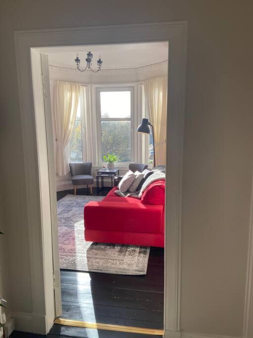 Beautiful Traditional Flat In The Center Of Largs. Eksteriør bilde