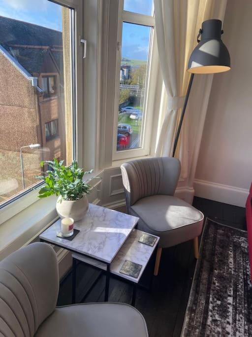 Beautiful Traditional Flat In The Center Of Largs. Eksteriør bilde